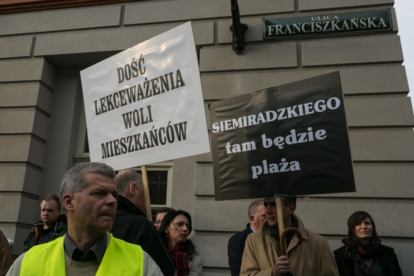 Protest na Placu Wszystkich Świętych