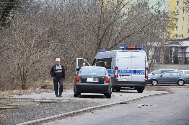 Potrącenie na al. Politechniki. Samochód przejechał pieszemu po stopie...