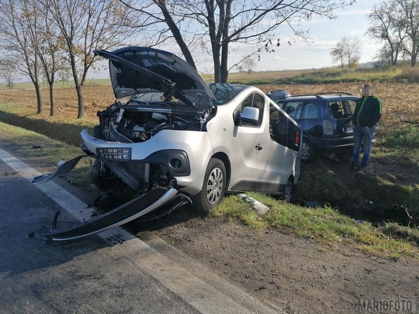Wypadek na DK 46 w Grabinie. Zderzenie dwóch samochodów, trzy osoby ranne