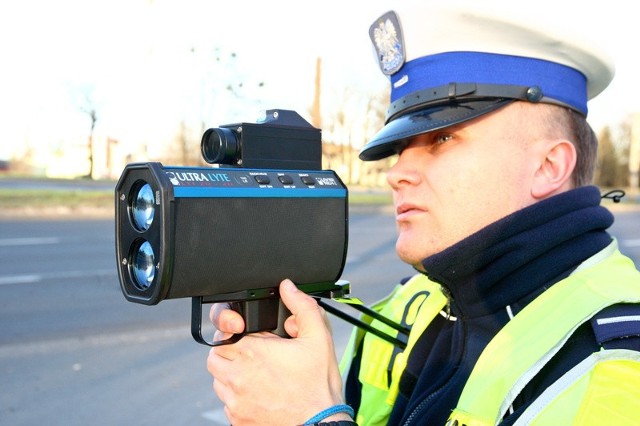 Policja pilnuje norm prędkości na ulicach wylotowych Szczecina.