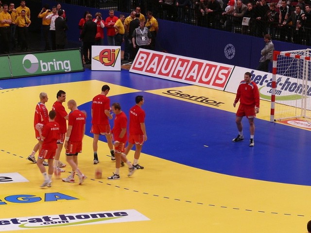 Polacy na rozgrzewce przed meczem o 3. miejsce mistrzostw Europy.