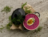Chłodnik litewski z jajkiem – doskonały na upały. Jak zrobić chłodnik z botwinki? [PRZEPIS]