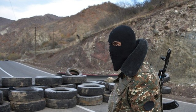 W ostatnich dniach Armenia zwróciła się o pomoc militarną do Organizacji Układu o Bezpieczeństwie Zbiorowym (ODKB) - sojuszu wojskowego, w którego skład wchodzą Armenia, Białoruś, Kazachstan, Kirgistan, Rosja, Tadżykistan i Uzbekistan.