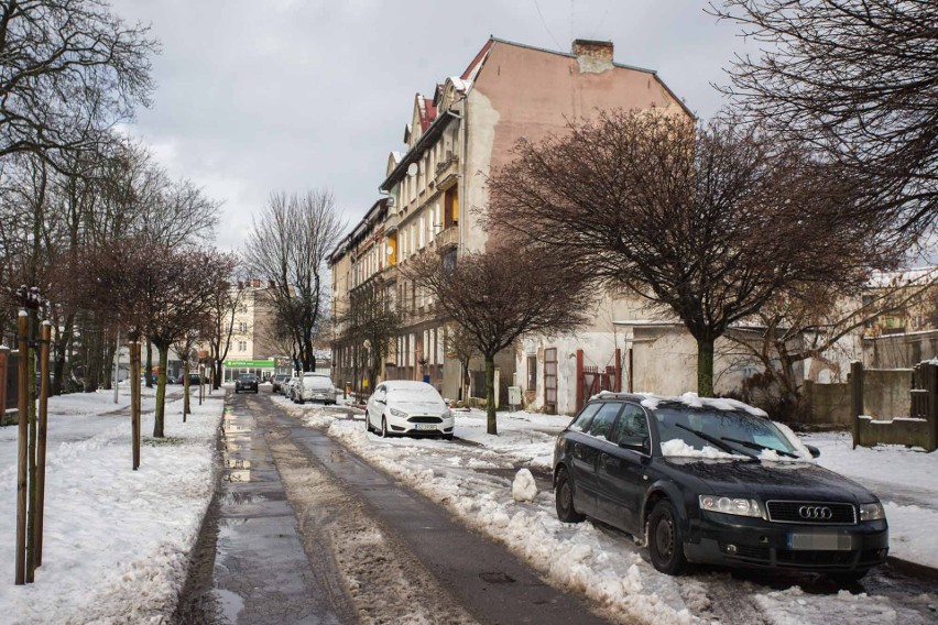 Likwidacji przejazdu linii 28 przez ulicę Moniuszki domaga...