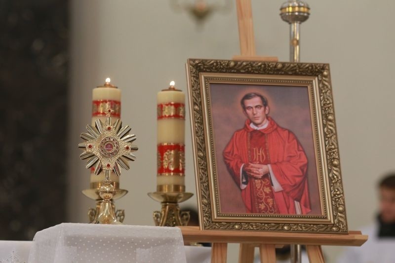 Relikwie błogosławionego ks. Jerzego Popiełuszki trafiły do kościoła św. Alberta (zdjęcia)