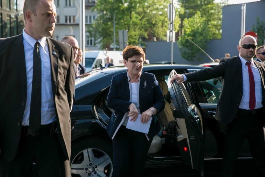 Wieczorną sesję otworzyła sama premier Beata Szydło