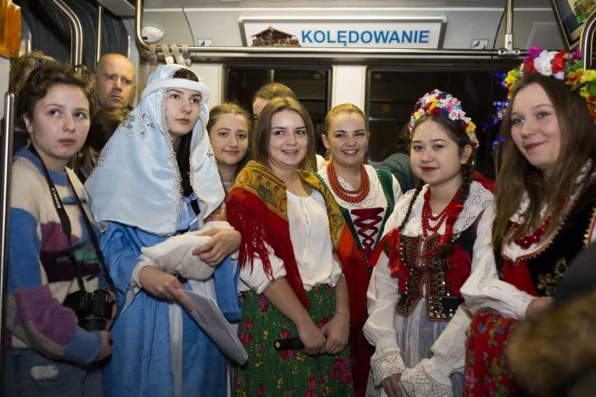 Kraków. Kolędowanie w świątecznym tramwaju MPK [ZDJĘCIA]