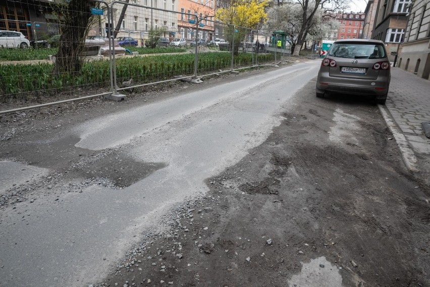 Kraków. Ogłoszą przetarg na dokończenie przebudowy placu Biskupiego. Kary dla poprzedniego wykonawcy [ZDJĘCIA]