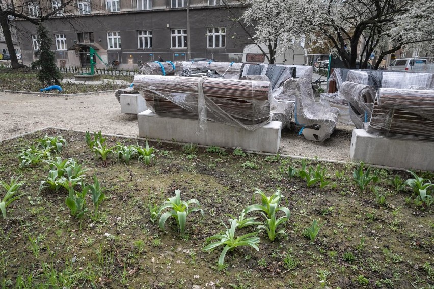 Kraków. Ogłoszą przetarg na dokończenie przebudowy placu Biskupiego. Kary dla poprzedniego wykonawcy [ZDJĘCIA]