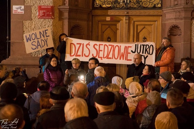 Protest w obronie sędziów w Kluczborku