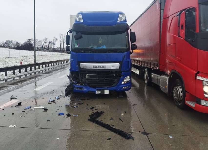 Wypadek na autostradzie A4, zderzenie dwóch ciężarówek pod...