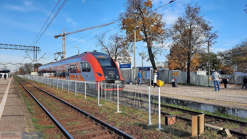 Obecnie podróż pociągiem z Włocławka do Warszawy zajmuje...