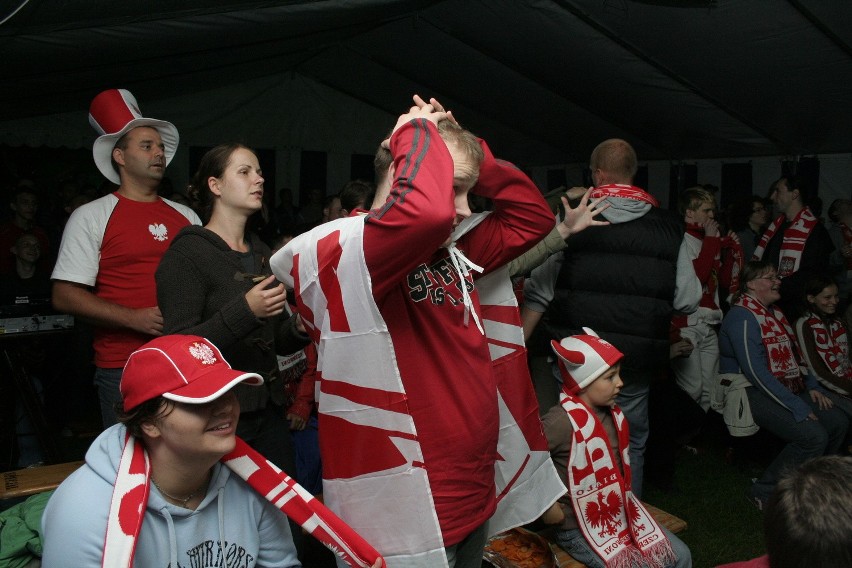 Po drugim golu niektórzy musieli wyjśc z namiotu, aby...