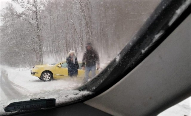 Atak zimy spowodował problemy na drogach