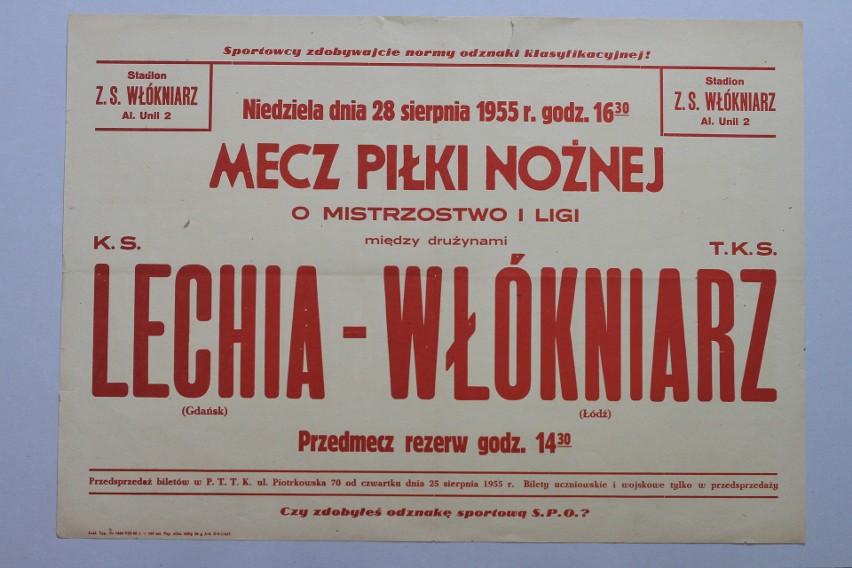 Niezwykłe afisze na mecze ŁKS, także z Widzewem, w Przeplatance Muzeum ŁKS. Zdjęcia
