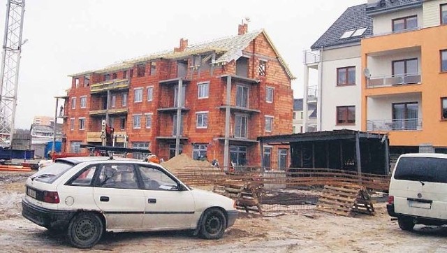 Powstają kolejne budynki komunalnego osiedla przy ul. Bankowej w Policach. To największe przedsięwzięcie inwestycyjne gminy ostatnich lat.