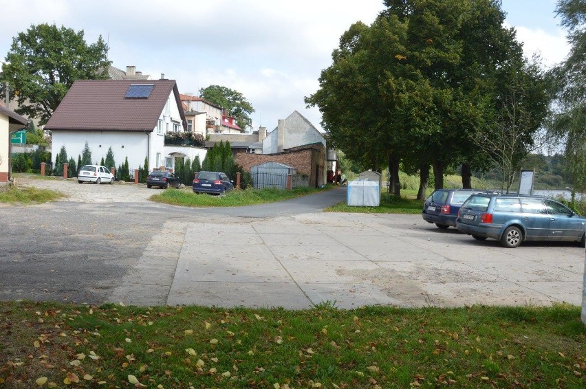 Chociwel. W końcu remontują parking przy jeziorze Starzyc 