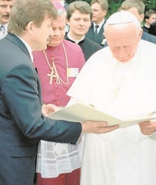 Zbigniew Michniowski  wręczył Ojcu Świętemu kopię dokumentu z 1932 r. Papież pamiętał, kto wtedy rządził miastem