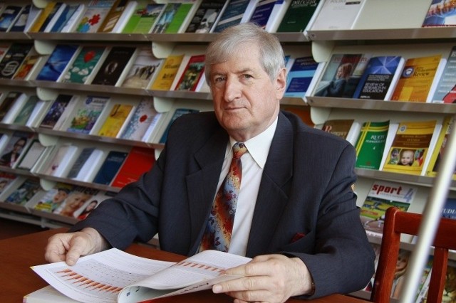 Prof. Jasiński z opolską uczelnią jest związany od 1975 roku.