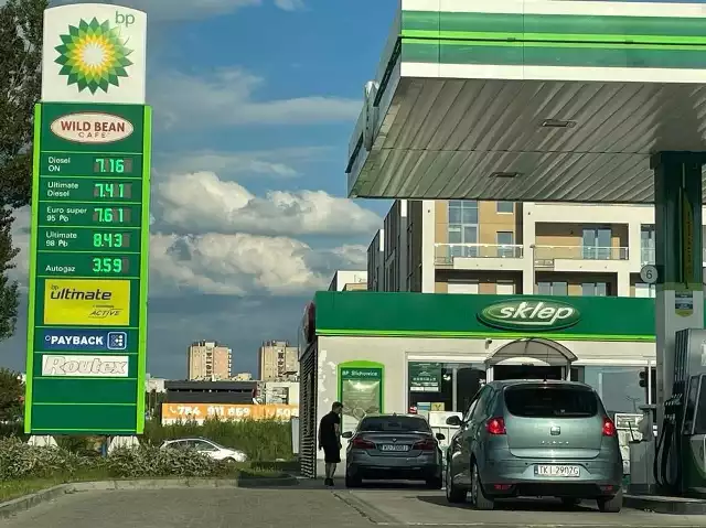 Na stacji BP przy ulicy Jagiellońskiej w Kielcach, we wtorek, 31 maja, za litr Diesla trzeba zapłacić 7,16. Ultimate Diesel kosztuje 7,41, benzyna bezołowiowa 95-oktanowa - 7,61 złotego, a 98-oktanowa - 8,43 złotego. Autogaz w cenie 3,59 zł.