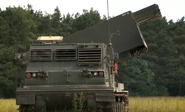 Dostawy broni dla Ukrainy. Według informacji ukraińskiego wywiadu wojskowego „rosyjscy attaché wojskowi w krajach UE otrzymali poprzez niejawne kanały łączności polecenie, by zintensyfikować werbunek wśród pracowników policji i obywateli, mających związek z transportem uzbrojenia”.  (zdjęcie ilustracyjne)