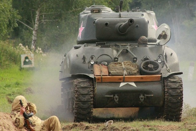 Przed rokiem w inscenizacji brały udział m.in. amerykańskie czołgi Sherman.