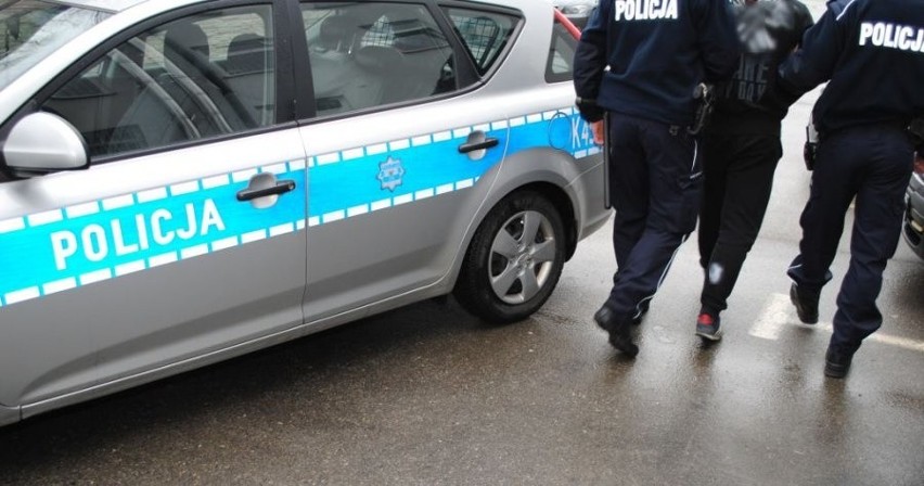 Pseudokibice z Przemyśla napadli na młodego mężczyznę w Radymnie. Trzech sprawców usłyszało prokuratorskie zarzuty