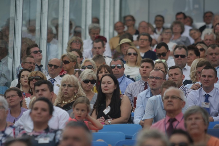 Kongres Świadków Jehowy na Stadionie Śląskim. Dzień 1. Wierni w Chorzowie przez trzy dni będą brać udział w spotkaniach ZDJĘCIA