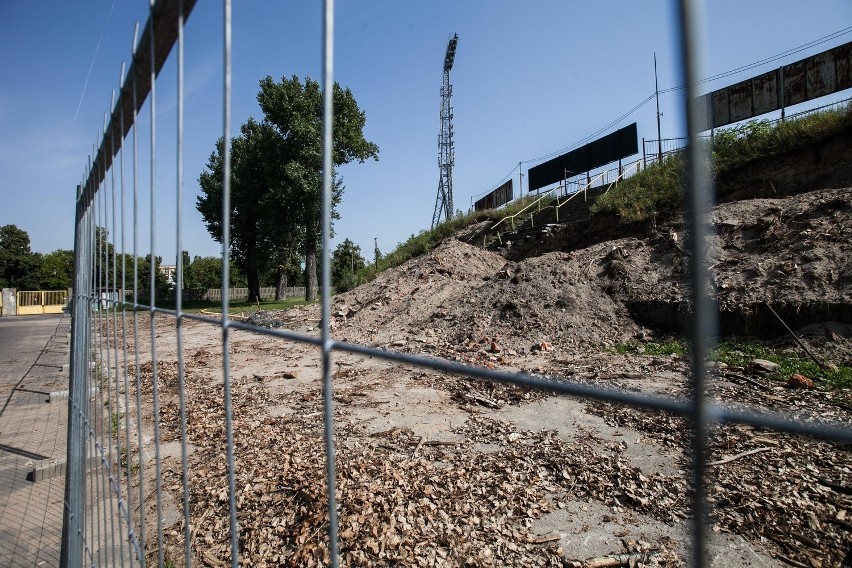 Budowa stadionu miejskiego przy al. Unii.