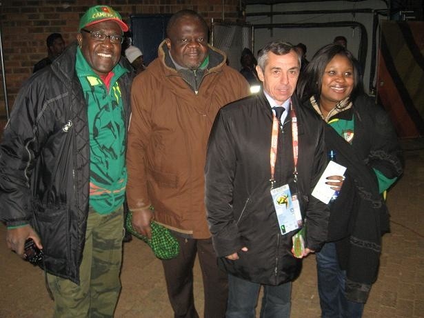 Kibice Kamerunu doceniają klasę Alana Giresse'a - mistrza Europy z 1984 r. Były pomocnik reprezentacji Francji jest doskonale rozpoznawalny w RPA.