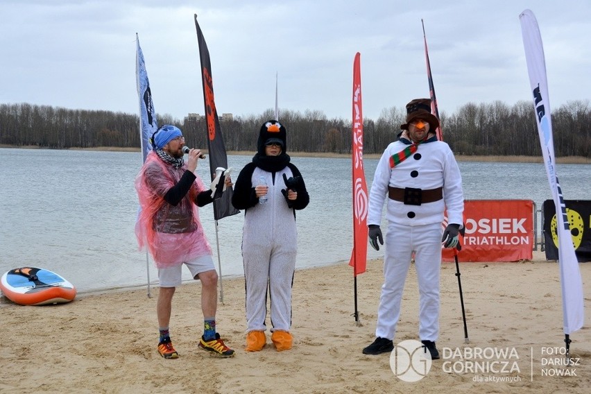 Na starcie imprezy biegowej "Zimne szorty" w Dąbrowie...