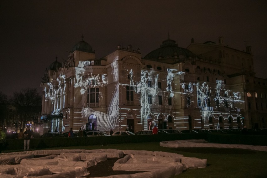 Niezwykły spektakl na fasadzie Teatru Słowackiego