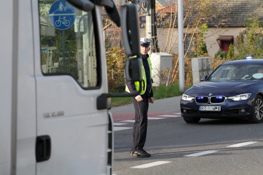 Wypadek w Tarnobrzegu. Dwie osoby zostały przewiezione do szpitala (ZDJĘCIA)