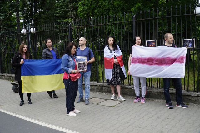 Poznań solidarny z Ukrainą. Protest pod rosyjskim konsulatem.Zobacz zdjęcia --->