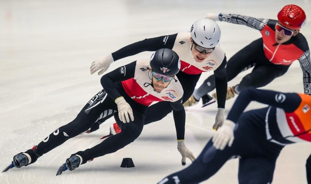 Diane Sellier (nr 90 na kasku) podczas mistrzostw Europy w short tracku w Gdańsku 2023