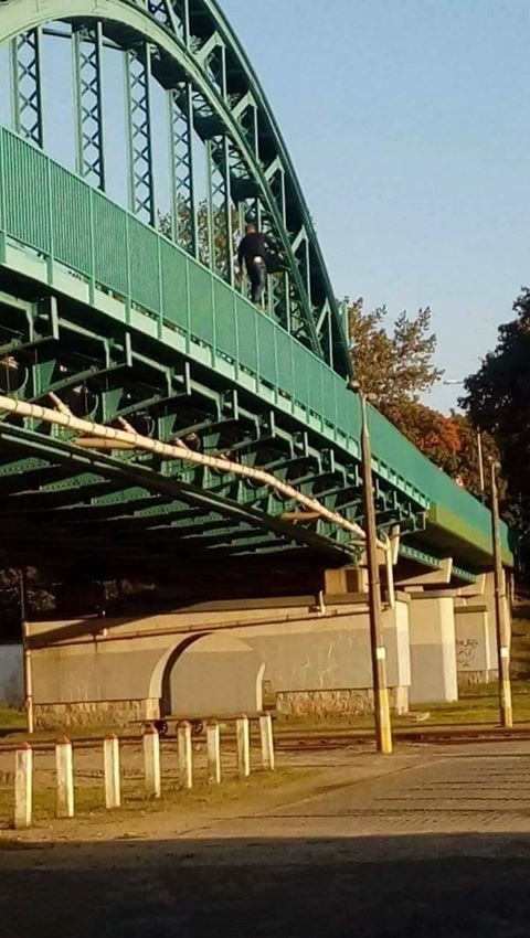 Mężczyzna skoczył z mostu w Bytowie. Jego stan jest ciężki