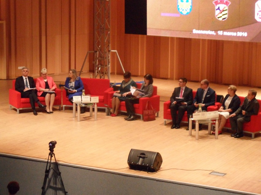 Trwa samorządowa Debata Oświatowa Województwa Śląskiego w Sosnowcu
