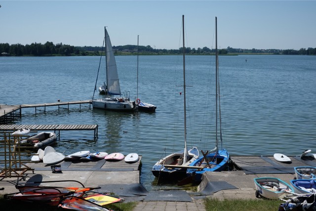 22 sierpnia 1985 r. "Głos Wielkopolski" informował o trzech ośmiometrowych rurach napowietrzających, które będą zatapiane w Jeziorze Kierskim. Dzięki nim jezioro ma być czystsze.