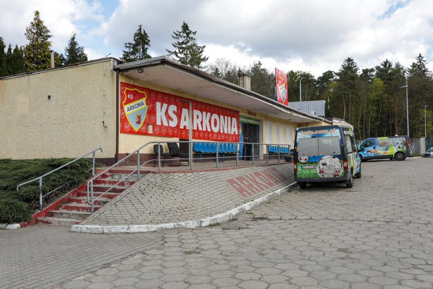 Rusza modernizacja stadionu Arkonii Szczecin. Obiekt jeszcze w starym wydaniu. ZDJĘCIA