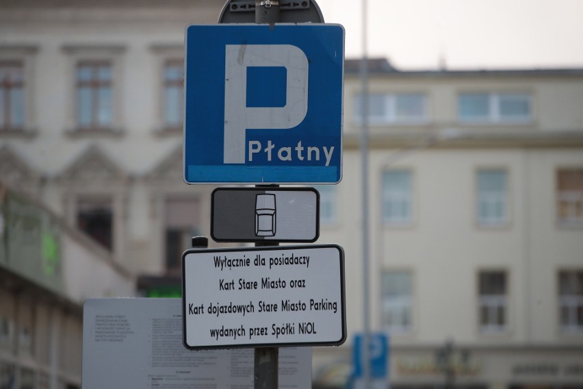 Problemy z parkowaniem na Starym Mieście w Szczecinie. Kupił bilet, a i tak dostał mandat. "Nie ma podstaw do zwrotu pieniędzy"
