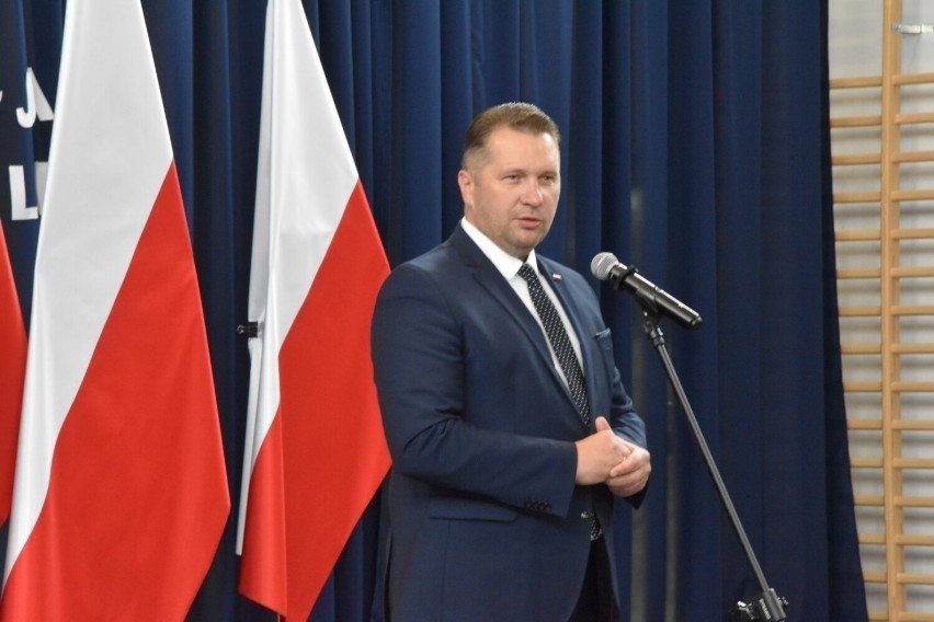 Kościerzyna. Ogólnopolska Inauguracja Roku Szkolnego z udziałem ministra Czarnka. Jest zapowiedź podwyżek dla nauczycieli [ZDJĘCIA]