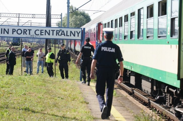 Kierujący pociągiem trzeźwy. Według  wstępnych rozpytań kierującego pociągiem i ustaleń policjantów wszystko wskazuje na nieszczęśliwy wypadek.