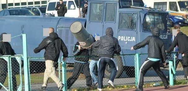 Do burdy między kibicami doszło w sobotę na stadionie klubu Olimpia