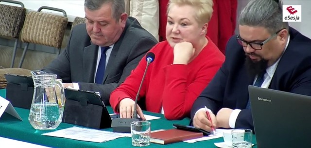 - Możemy na bieżąco analizować koszty i zawsze stawki podnieść, by był bilans, ale  nie nadwyżka na dyskusyjne cele – mówiła radna Hanna Grzywińska, proponując stawkę 18 zł za odpady sortowane