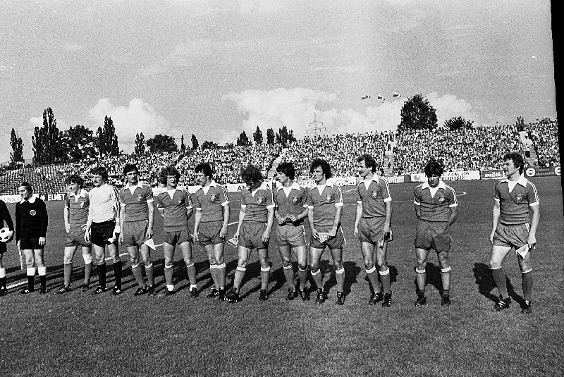 Archiwalne zdjęcia stadionu, piłkarzy, działaczy i kibiców...