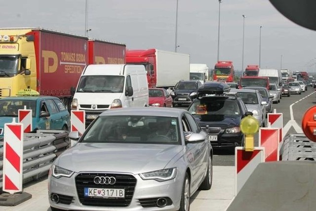 Ogromne korki na autostradzie A4 przed punktami poboru opłat