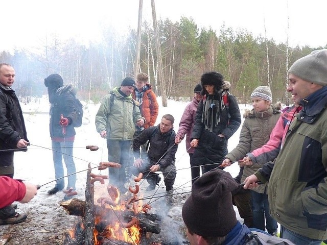 Pierwszą zimową wędrówkę zakończy ognisko z pieczoną kiełbasą