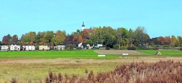 Panorama Lędzin z widokiem na Górę Świętego Klemensa