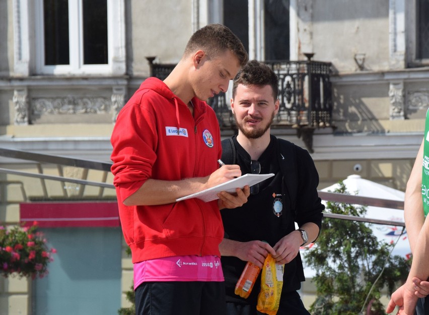 Na początek BeachBall Radom 2018 rozegrano turniej mixtów, w...