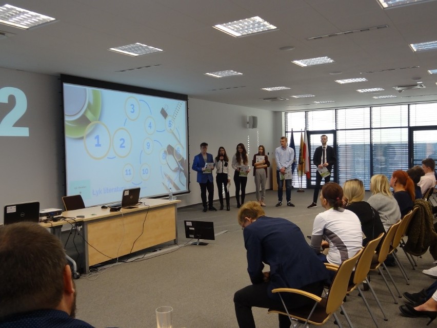 W Słupskim Inkubatorze Technologicznym uczniowie prezentowali pomysły na własne firmy (zdjęcia)